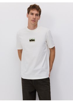 Reserved - T-shirt regular z haftem - złamana biel ze sklepu Reserved w kategorii T-shirty męskie - zdjęcie 184185199