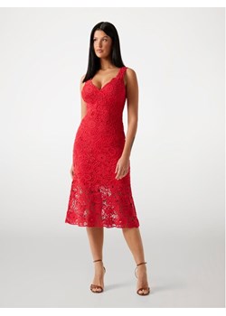 Guess Sukienka 175957 Czerwony Classic Fit ze sklepu MODIVO w kategorii Sukienki - zdjęcie 184187355