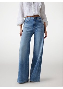 Guess Jeansy 175691 Niebieski Relaxed Fit ze sklepu MODIVO w kategorii Jeansy damskie - zdjęcie 184187447