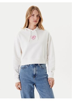 Tommy Jeans Bluza Heart DW0DW21408 Biały Relaxed Fit ze sklepu MODIVO w kategorii Bluzy damskie - zdjęcie 184193237