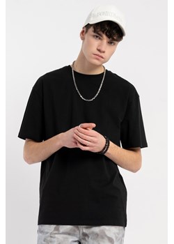 Czarny t-shirt z nadrukiem z tyłu, rozmiar - 146, kolor - czarny ze sklepu REPORTER w kategorii T-shirty chłopięce - zdjęcie 184194779