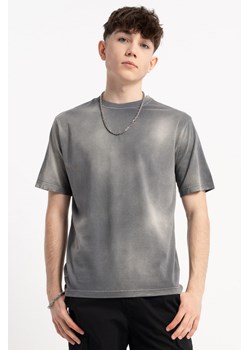 Szary t-shirt z efektem sprania, rozmiar - 170, kolor - szary ze sklepu REPORTER w kategorii T-shirty chłopięce - zdjęcie 184194795
