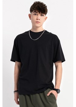 Czarny luźny t-shirt bez nadruków, rozmiar - 170, kolor - czarny ze sklepu REPORTER w kategorii T-shirty chłopięce - zdjęcie 184194829