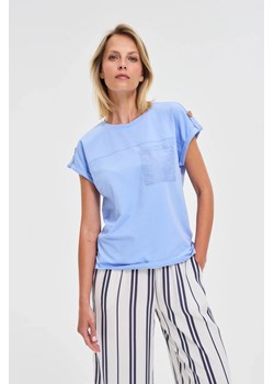 T-shirt z kieszonką błękitny ze sklepu Moodo.pl w kategorii Bluzki damskie - zdjęcie 184194975