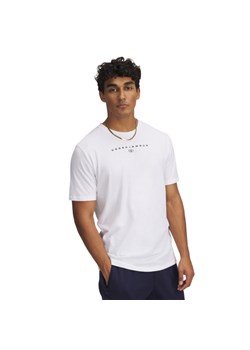 Męski t-shirt z nadrukiem Under Armour UA M Stacked Logo SS - biały ze sklepu Sportstylestory.com w kategorii T-shirty męskie - zdjęcie 184205638