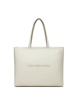 Calvin Klein Jeans Torebka Sculpted Slim K60K612222 Biały ze sklepu MODIVO w kategorii Torby Shopper bag - zdjęcie 184206728