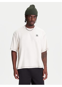 adidas T-Shirt Trefoil Essentials JW0970 Écru Regular Fit ze sklepu MODIVO w kategorii T-shirty męskie - zdjęcie 184206739