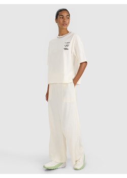 Damski t-shirt oversize z nadrukiem 4F 4FRSS25TTSHF2979 - biały ze sklepu Sportstylestory.com w kategorii Bluzki damskie - zdjęcie 184208188