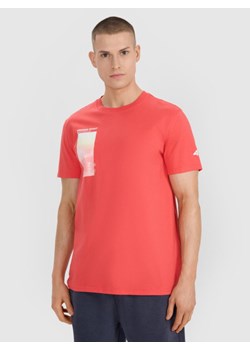 Męski t-shirt z nadrukiem 4F 4FRSS25TTSHM2997 - różowy ze sklepu Sportstylestory.com w kategorii T-shirty męskie - zdjęcie 184208326