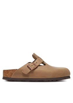 Klapki Birkenstock Boston zamsz 1019484 Brązowy ze sklepu eobuwie.pl w kategorii Klapki damskie - zdjęcie 184208596