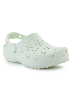 Klapki Crocs Classic Floral Cut Out Clog 210927-3YH zielone ze sklepu ButyModne.pl w kategorii Klapki damskie - zdjęcie 184212259