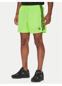 adidas Szorty sportowe adicolor Classics Sprinter JY1269 Zielony Regular Fit ze sklepu MODIVO w kategorii Spodenki męskie - zdjęcie 184215867