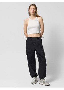 Damskie spodnie parachute Outhorn OTHWSS24TTROF727 - czarne ze sklepu Sportstylestory.com w kategorii Spodnie damskie - zdjęcie 184221247