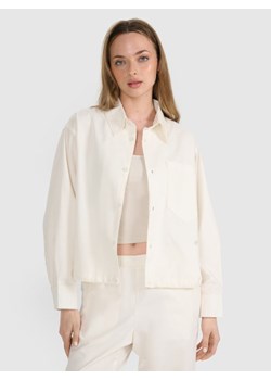 Damska koszula oversize 4F 4FRSS25TSHIF130 - biała ze sklepu Sportstylestory.com w kategorii Koszule damskie - zdjęcie 184221446