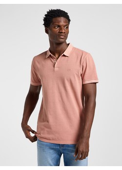 LEE MĘSKA KOSZULKA POLO LEE GARMENT DYE POLO SEPIA 112363861 ze sklepu YouNeedit.pl w kategorii T-shirty męskie - zdjęcie 184229027