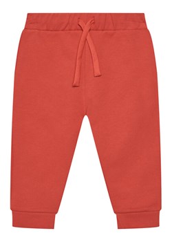 United Colors Of Benetton Spodnie dresowe 3J70GF010 Czerwony Regular Fit ze sklepu MODIVO w kategorii Spodnie chłopięce - zdjęcie 184231887