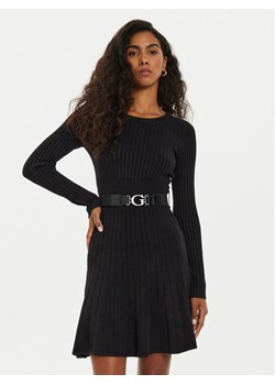 Guess Sukienka dzianinowa W2BK29 Z2YJ2 Czarny Regular Fit ze sklepu MODIVO w kategorii Sukienki - zdjęcie 184233535