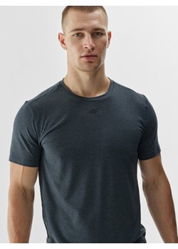 Męska koszulka treningowa 4F 4FWAW24TFTSM1003 - szara ze sklepu Sportstylestory.com w kategorii T-shirty męskie - zdjęcie 184236309
