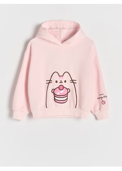 Reserved - Bluza z aplikacją Pusheen - pastelowy róż ze sklepu Reserved w kategorii Bluzy dziewczęce - zdjęcie 184240666
