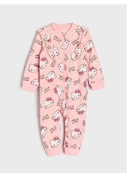 Sinsay - Pajacyk z ozdobnymi falbanami zapinany na zamek Hello Kitty - różowy ze sklepu Sinsay w kategorii Pajacyki - zdjęcie 184246329