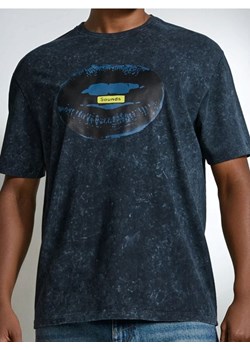Sinsay - Koszulka comfort fit z nadrukiem i efektem sprania - czarny ze sklepu Sinsay w kategorii T-shirty męskie - zdjęcie 184246655