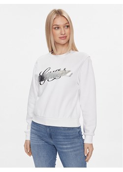 Guess Bluza W4RQ15 K9Z21 Biały Regular Fit ze sklepu MODIVO w kategorii Bluzy damskie - zdjęcie 184256757