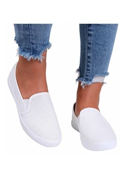 Białe wsuwane ażurowe tenisówki slip on /F2-2 15641 T189/ ze sklepu Pantofelek24.pl w kategorii Trampki damskie - zdjęcie 184257887