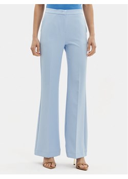 Maryley Spodnie materiałowe 24EB587/43MA Błękitny Relaxed Fit - id: 0000304139451 - marki Maryley - 184261626 Maryley Spodnie materiałowe 24EB587/43MA Błękitny Relaxed Fit ze sklepu MODIVO w kategorii Spodnie damskie - zdjęcie 184261626