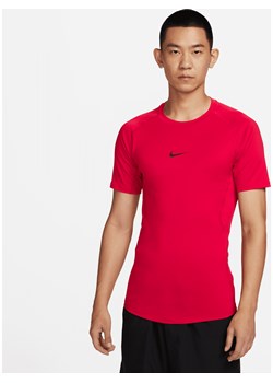 Męska przylegająca koszulka z krótkim rękawem do fitnessu Dri-FIT Nike Pro - Czerwony ze sklepu Nike poland w kategorii T-shirty męskie - zdjęcie 184264249