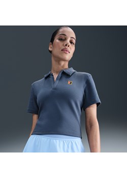 Damska koszulka polo do tenisa o skróconym kroju z krótkim rękawem NikeCourt Heritage - Niebieski ze sklepu Nike poland w kategorii Bluzki damskie - zdjęcie 184264347