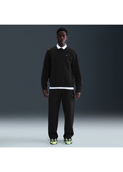 Męskie spodnie z dzianiny z luźnymi nogawkami Nike Solo Swoosh - Czerń ze sklepu Nike poland w kategorii Spodnie męskie - zdjęcie 184264558