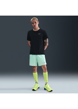 Męskie spodenki do biegania z wszytą bielizną Dri-FIT Nike Challenger 18 cm - Zieleń - id: 41646250899new - marki Nike - 184265005 Męskie spodenki do biegania z wszytą bielizną Dri-FIT Nike Challenger 18 cm - Zieleń ze sklepu Nike poland w kategorii Spodenki męskie - zdjęcie 184265005