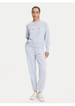 Emporio Armani Underwear Dres EW000500 AF10882 U9273 Błękitny Regular Fit ze sklepu MODIVO w kategorii Dresy damskie - zdjęcie 184269417