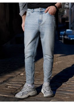 Sinsay - Jeansy cropped carrot - niebieski ze sklepu Sinsay w kategorii Jeansy męskie - zdjęcie 184277225