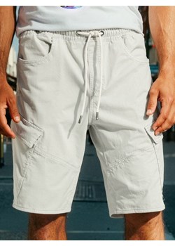 Sinsay - Szorty jeansowe jogger - kremowy ze sklepu Sinsay w kategorii Spodenki męskie - zdjęcie 184277257