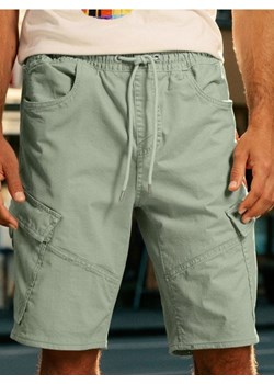 Sinsay - Szorty jeansowe jogger - zielony ze sklepu Sinsay w kategorii Spodenki męskie - zdjęcie 184277258