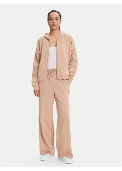 adidas Dres Energize JX0532 Beżowy Regular Fit ze sklepu MODIVO w kategorii Dresy damskie - zdjęcie 184282657