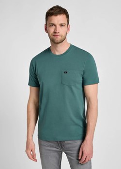 LEE MĘSKA KOSZULKA LEE POCKET TEE EVERGREEN 112355581 ze sklepu YouNeedit.pl w kategorii T-shirty męskie - zdjęcie 184283616