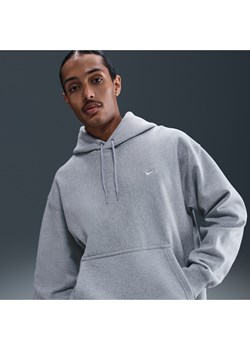 Męska bluza z kapturem Nike Solo Swoosh - Szary ze sklepu Nike poland w kategorii Bluzy męskie - zdjęcie 184284287
