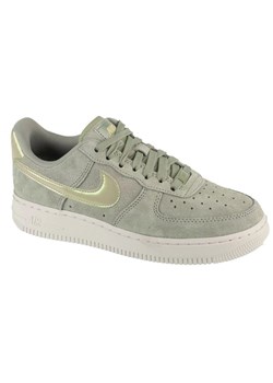 Buty Nike Air Force 1 07 Se W HJ4401-300 zielone ze sklepu ButyModne.pl w kategorii Buty sportowe damskie - zdjęcie 184285378