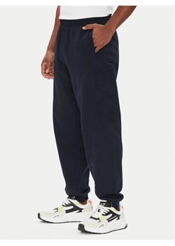 EA7 Emporio Armani Spodnie dresowe 7M000154 AF10432 UB102 Granatowy Regular Fit ze sklepu MODIVO w kategorii Spodnie męskie - zdjęcie 184287936