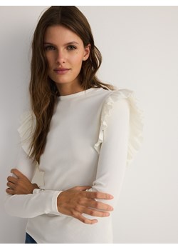 Reserved - Dzianinowy longsleeve z falbanami - złamana biel ze sklepu Reserved w kategorii Bluzki damskie - zdjęcie 184293606