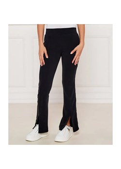 EA7 Spodnie dresowe | flare fit ze sklepu Gomez Fashion Store w kategorii Spodnie dziewczęce - zdjęcie 184296429