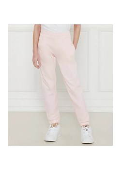 Guess Spodnie dresowe | Regular Fit ze sklepu Gomez Fashion Store w kategorii Spodnie dziewczęce - zdjęcie 184296825