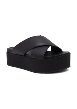Calvin Klein Jeans Skórzane klapki ze sklepu Gomez Fashion Store w kategorii Klapki damskie - zdjęcie 184300368