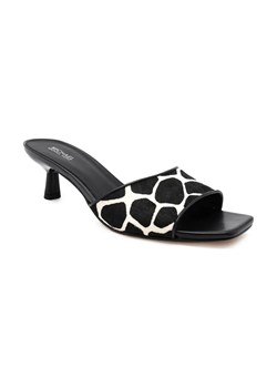 Michael Kors Skórzane klapki AMAL KITTEN ze sklepu Gomez Fashion Store w kategorii Klapki damskie - zdjęcie 184301566
