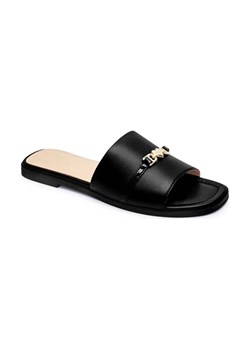 Love Moschino Skórzane klapki ze sklepu Gomez Fashion Store w kategorii Klapki damskie - zdjęcie 184305585