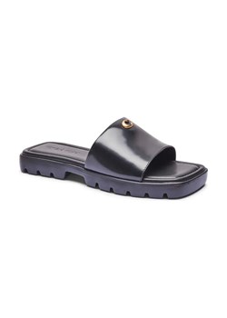 Coach Skórzane klapki FLORENCE ze sklepu Gomez Fashion Store w kategorii Klapki damskie - zdjęcie 184307236