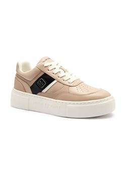 Armani Exchange Sneakersy ze sklepu Gomez Fashion Store w kategorii Buty sportowe damskie - zdjęcie 184308148