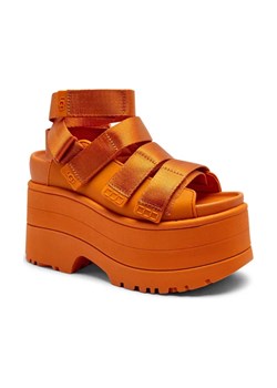UGG Sandały 3w1 | Goldenrise ze sklepu Gomez Fashion Store w kategorii Klapki damskie - zdjęcie 184312095
